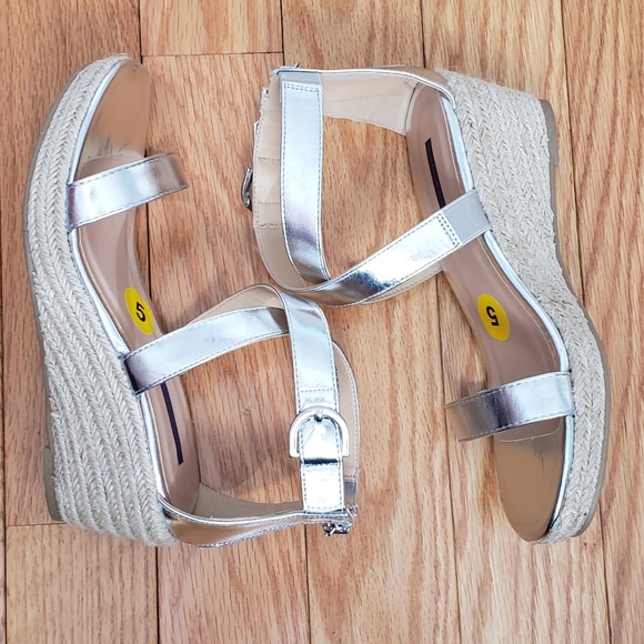 ⭐STUART WEITZMAN AKILAH AMORE WEDGE ⭐ - Picture 2 of 7